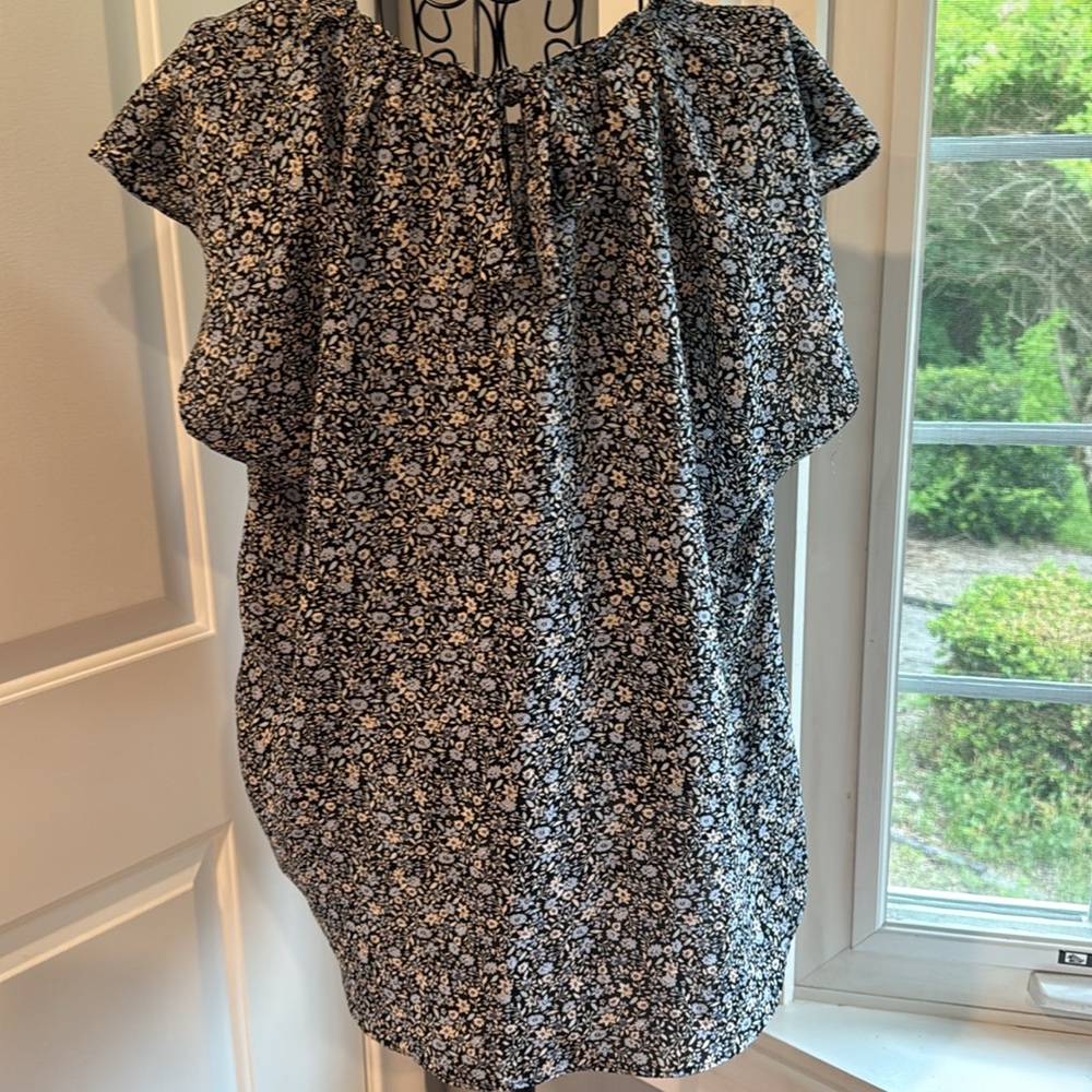 Lauren Conrad, scoop neck, short sleeve floral blouse - Picture 5 of 6
